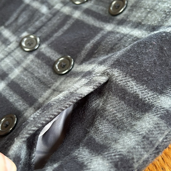 5/$25🦋 Cherokee brand plaid double breasted pea coat, size 3T. Good condition. - Picture 6 of 7